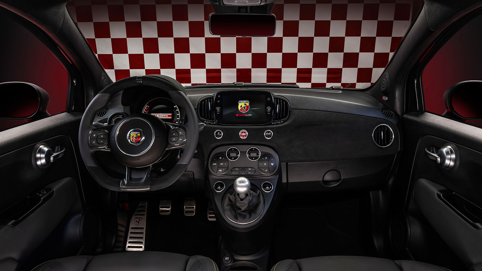 Το νέο Abarth 695 75° Anniversario τιμά τον 1.4 T-Jet κινητήρα